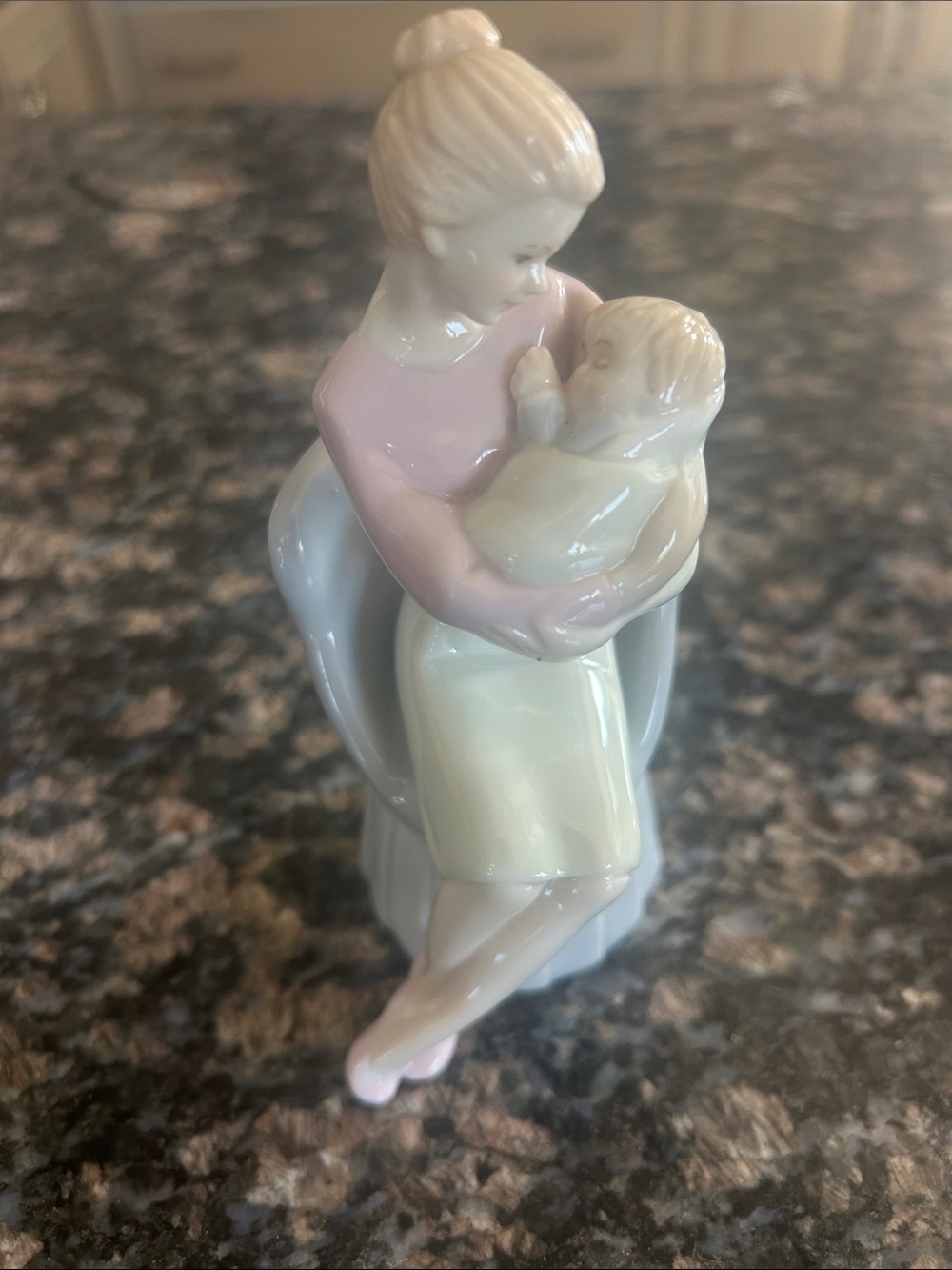 RUSS BERRIE & CO. PORCELAIN MOTHER BABY FIGURINE #15409